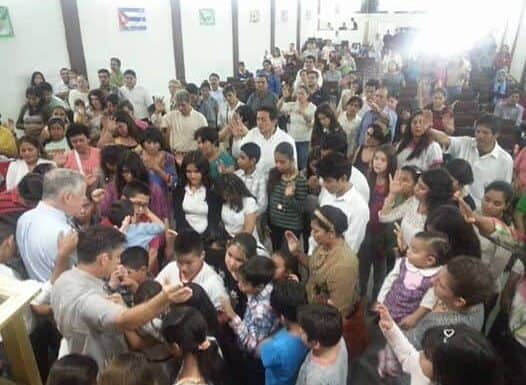 Kids praying for Missions